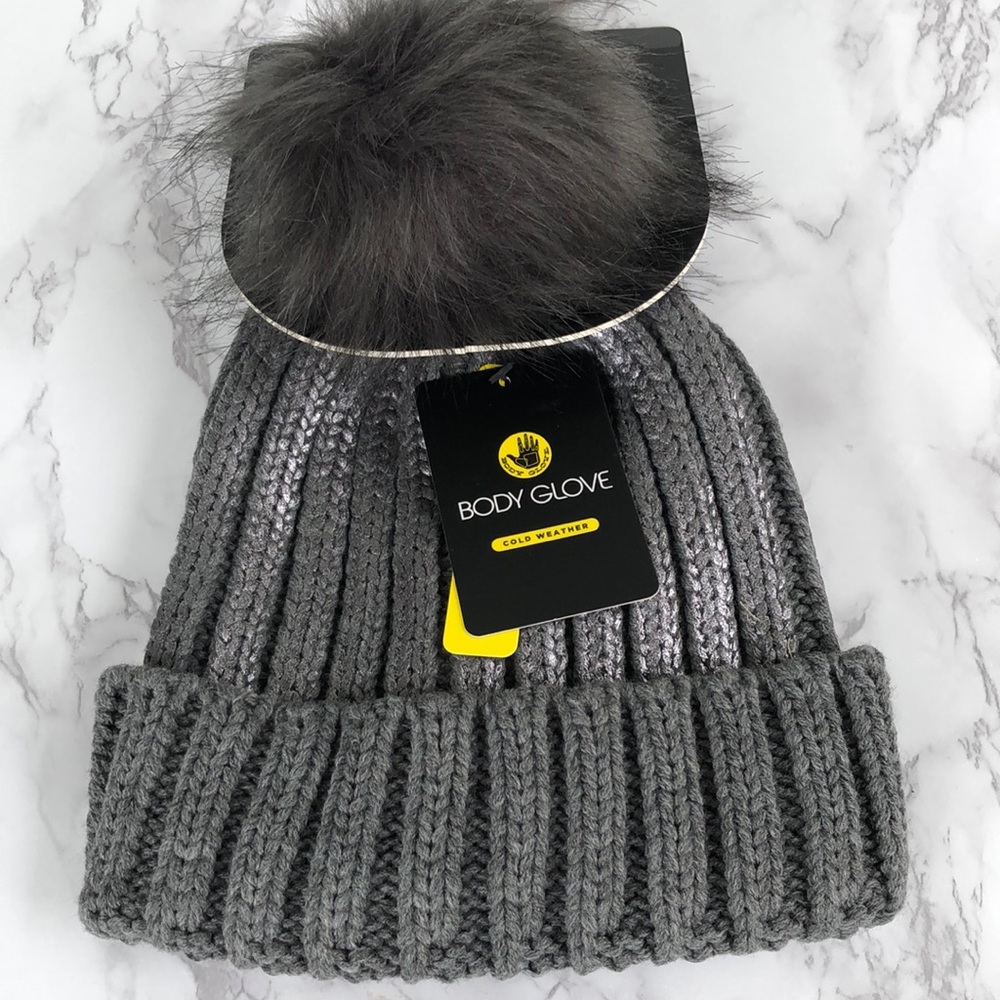 NEW Body Glove Women’s Faux Fur Pom Pom/ shimmer knit hat.  Gray.